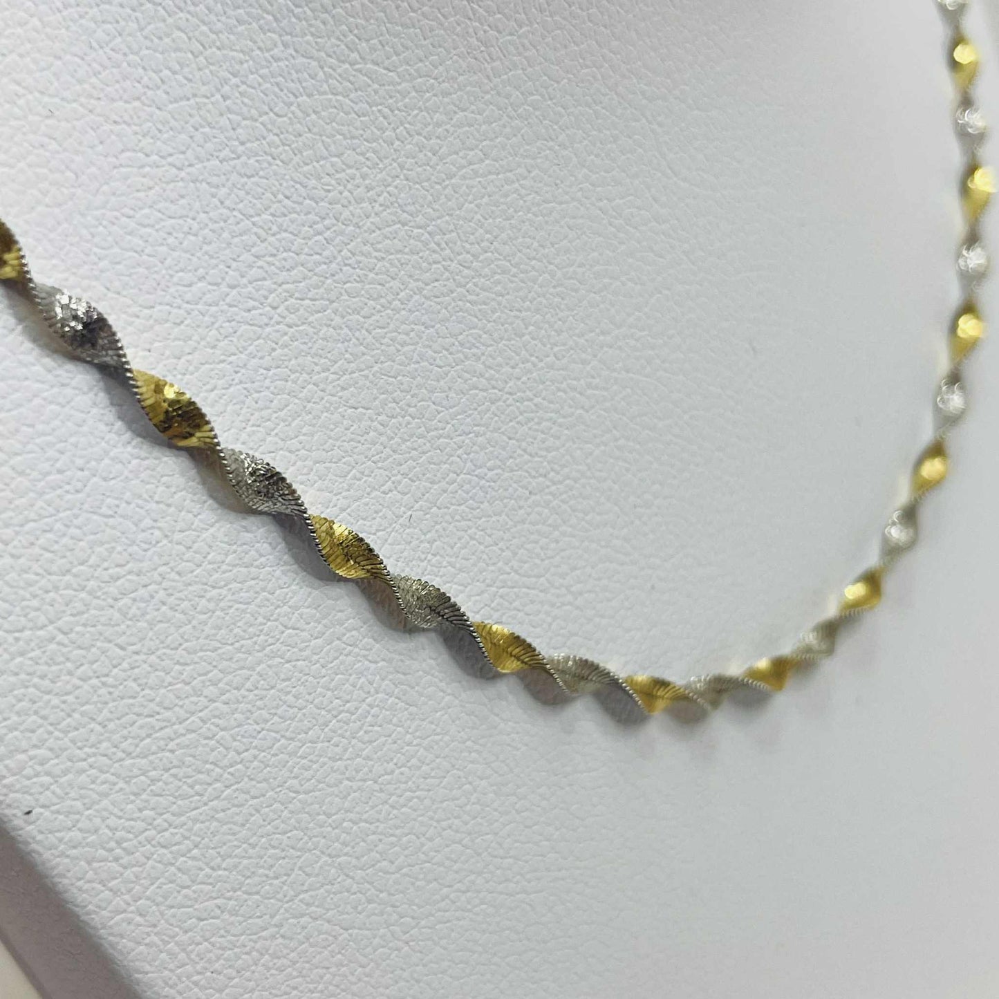 Collier Ras du Cou en Or 18K 3.12 Grs