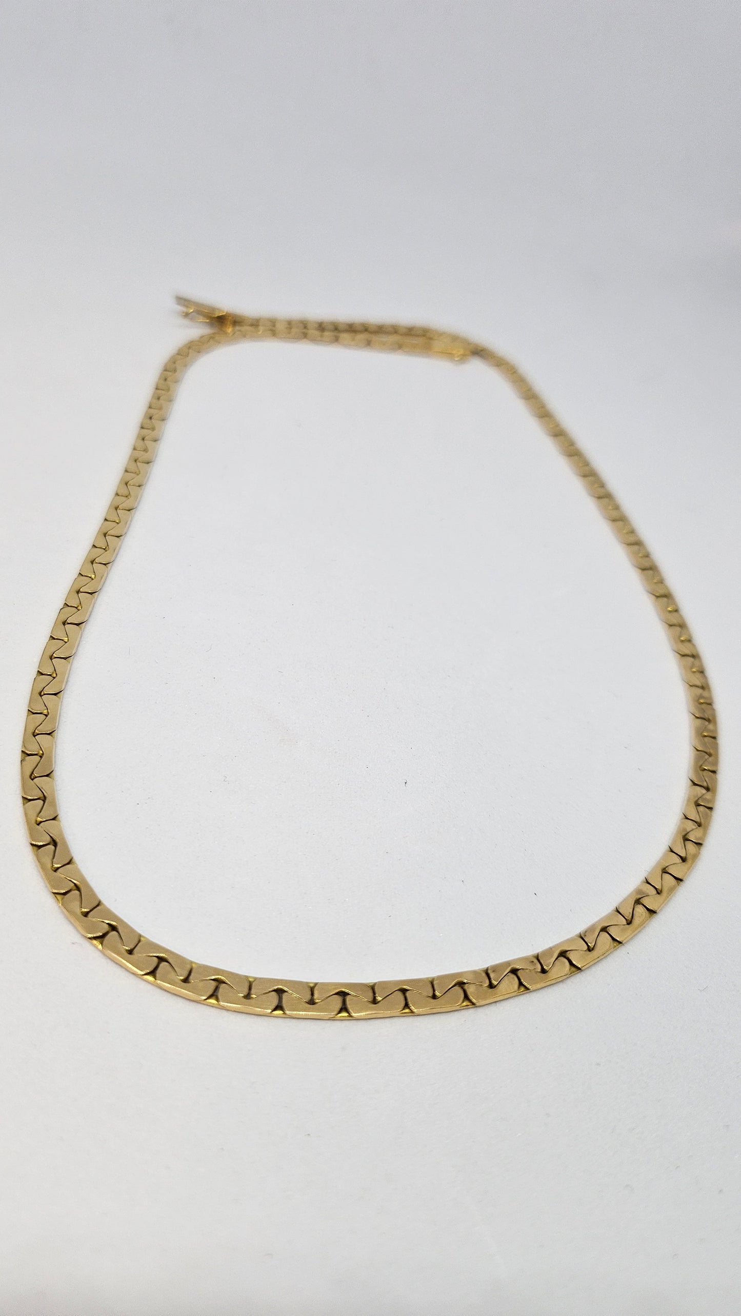 Collier Ras du Cou en Or Jaune 18k Haricot Plat