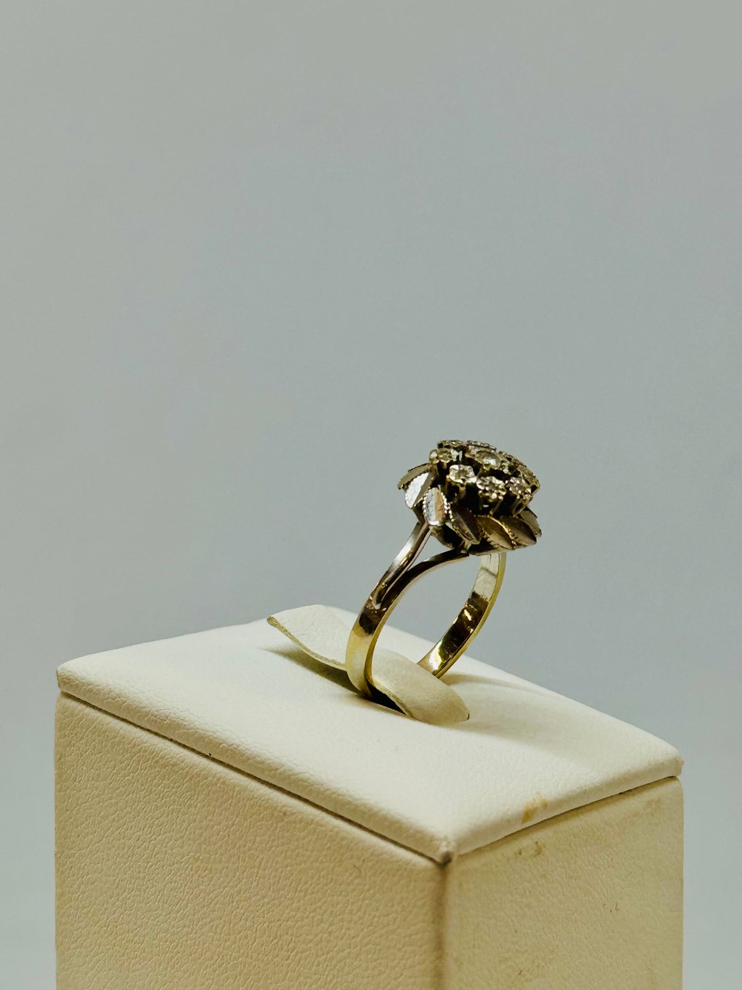 Bague Chou en Or Blanc 18K avec Diamants