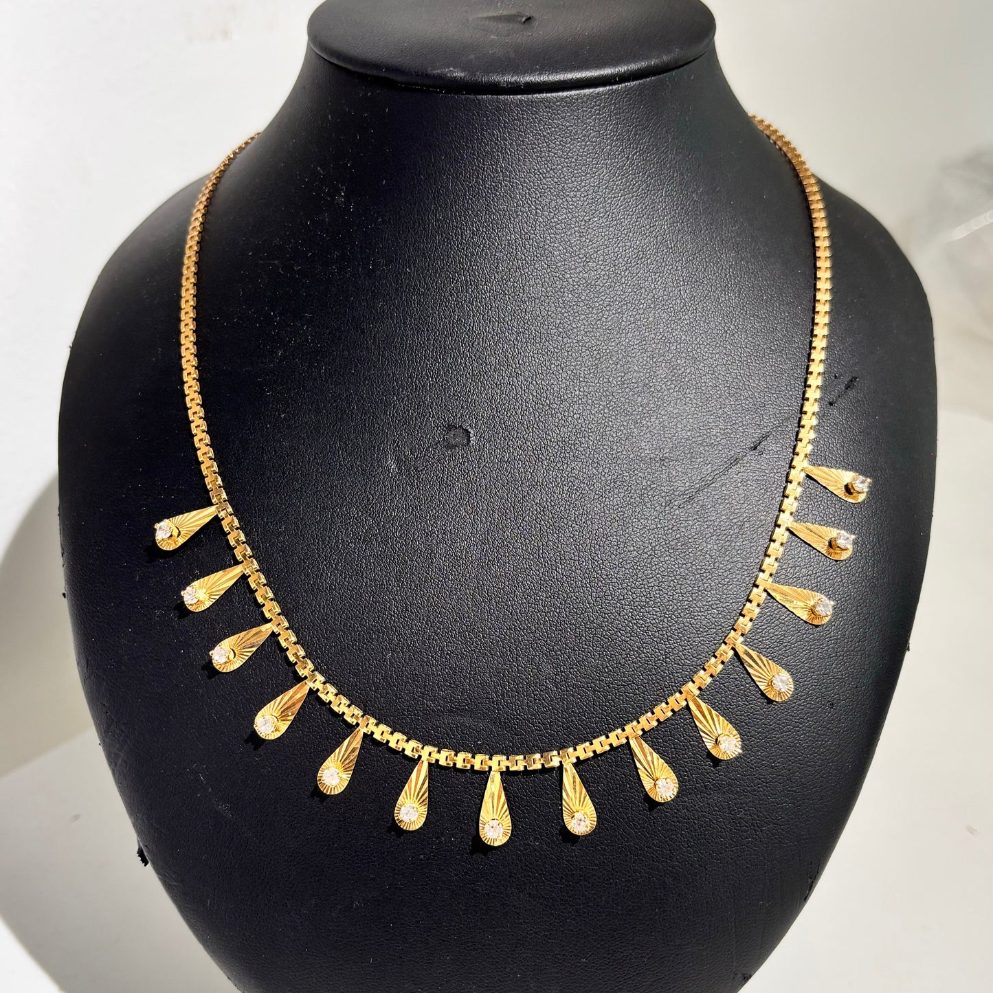 Collier Princesse en Or Jaune 18K avec 14 Pierres