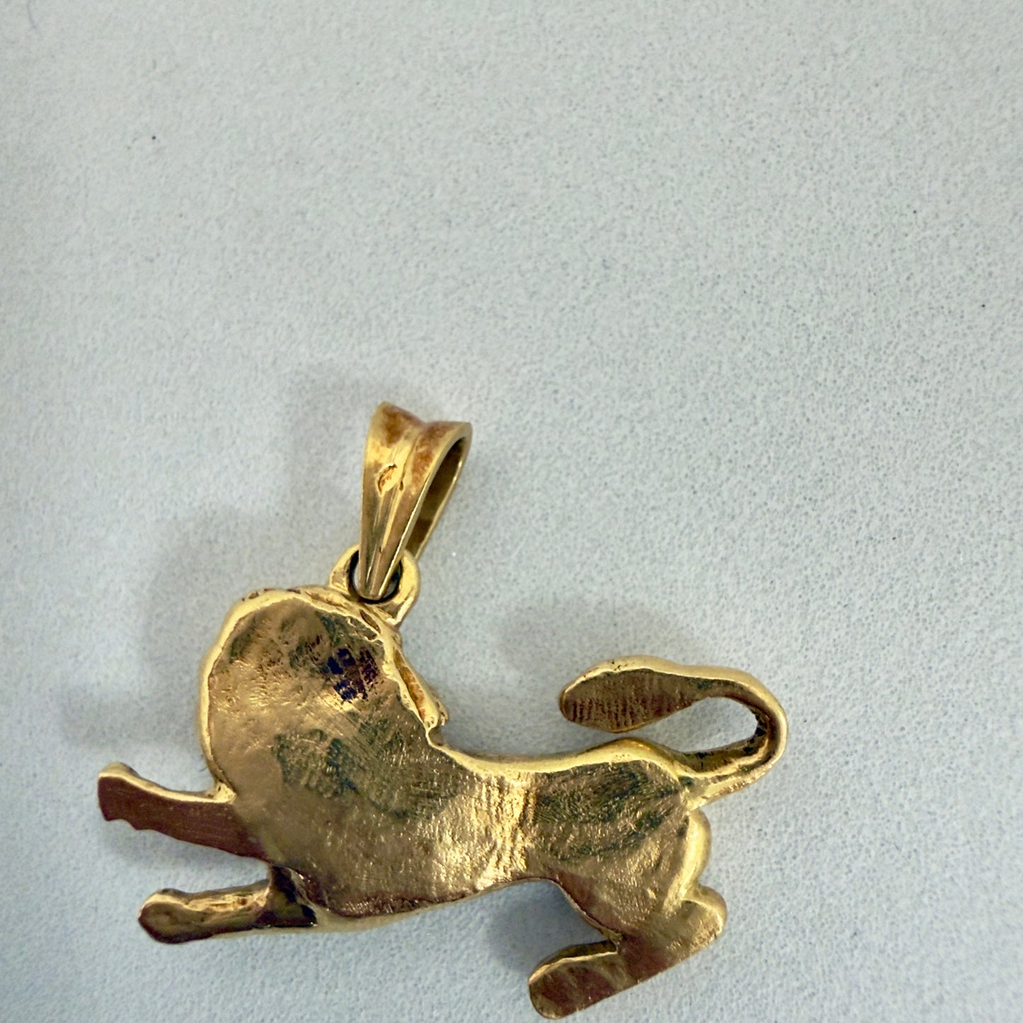 Pendentif lion en or jaune 18K avec oxyde de zirconium 14.32 Grs