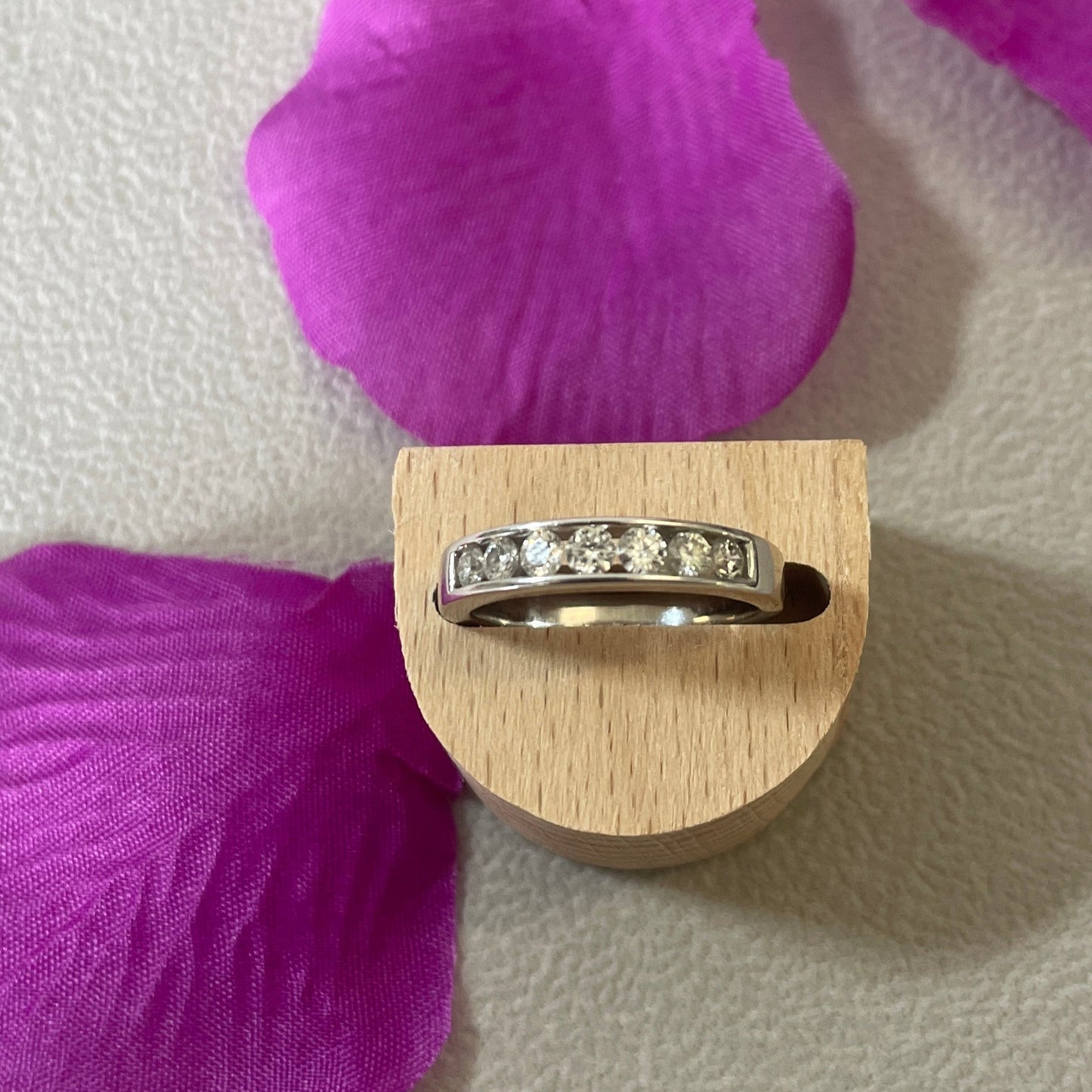 Bague demi-tour en or blanc 18K avec diamants - 4.47 Grs