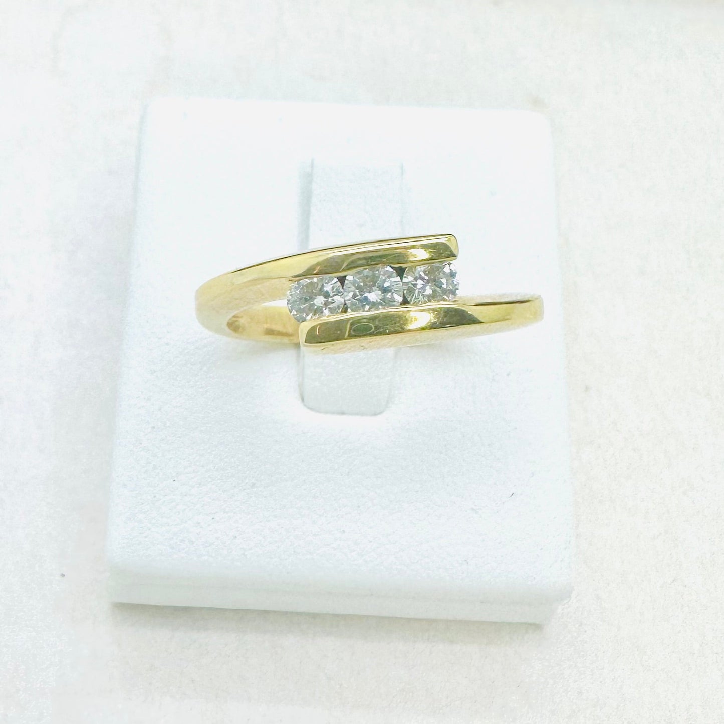 Bague en Or jaune 3 diamants 18K
