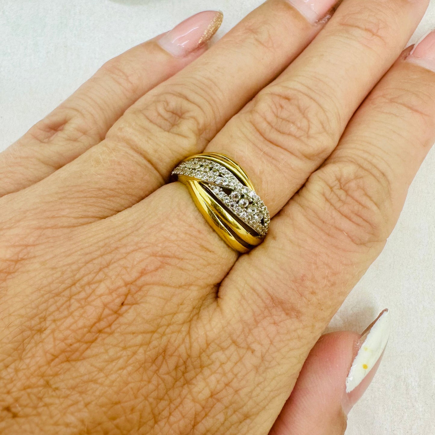 Bague croisée or avec oxydes