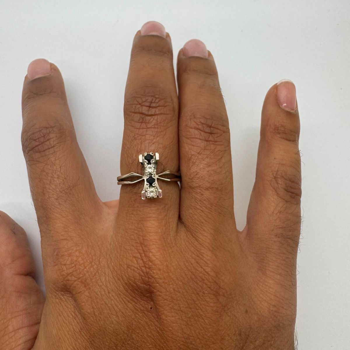 Bague en or blanc 18 carats avec zirconium et saphir – T 50,5