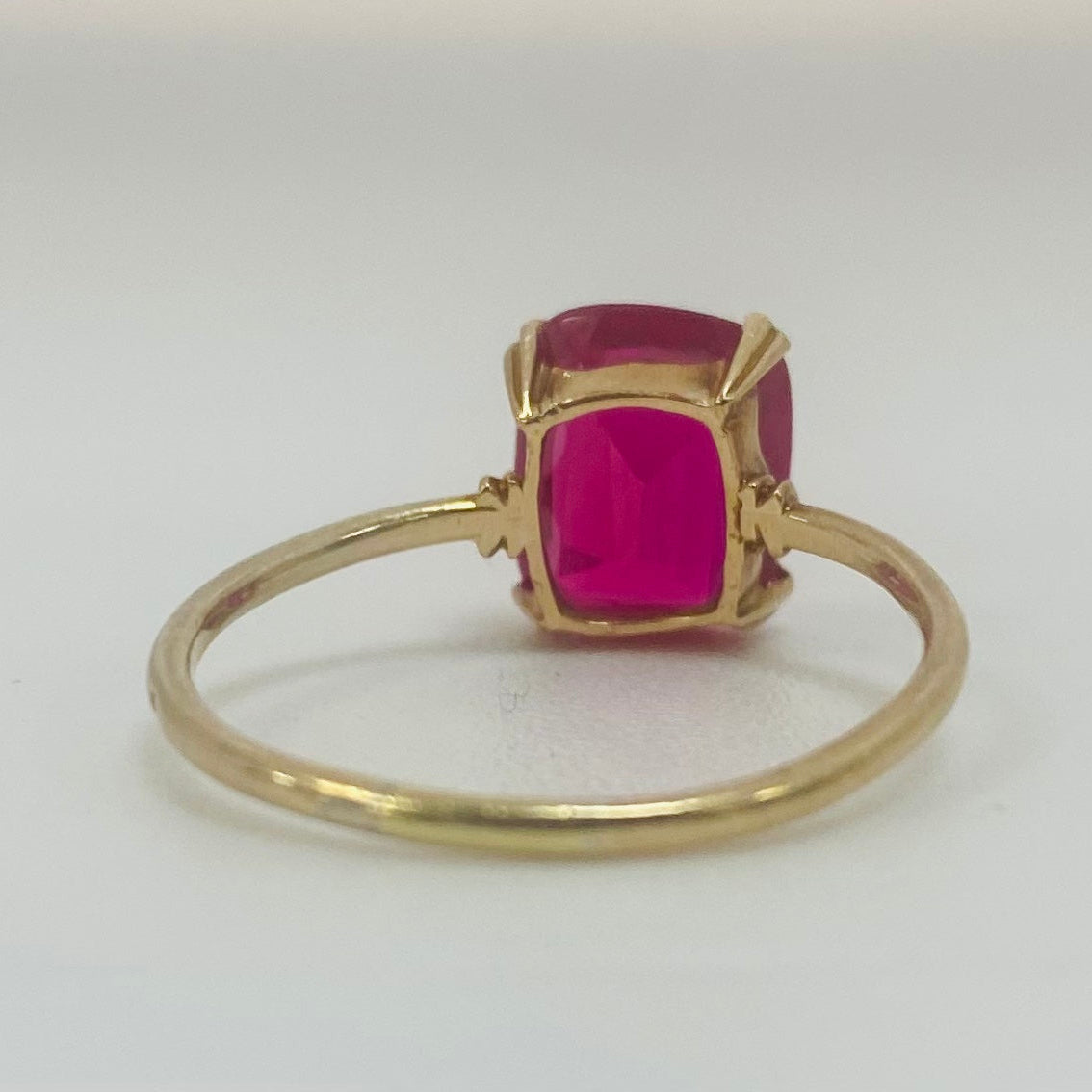 Bague or avec pierre rose