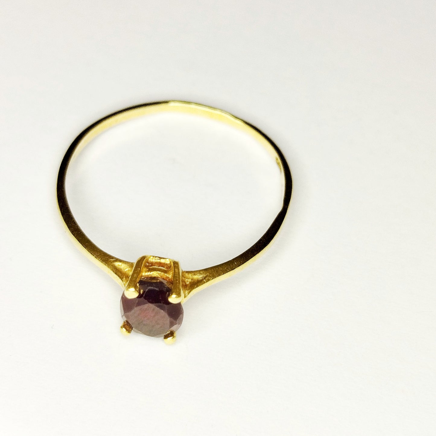 Bague en or jaune 18 carats avec grenat – T 58