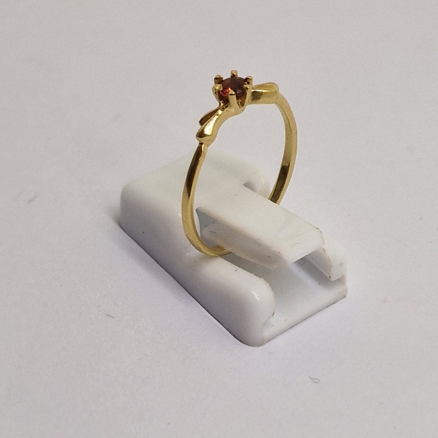 Solitaire Or Jaune 18 Carats avec Grenat 1.34 Grs - Taille 52