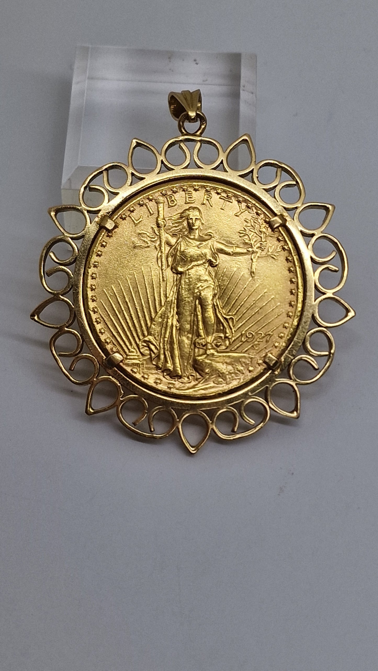 Pendentif Porte Pièce en Or Jaune 18K 48.63 Grs