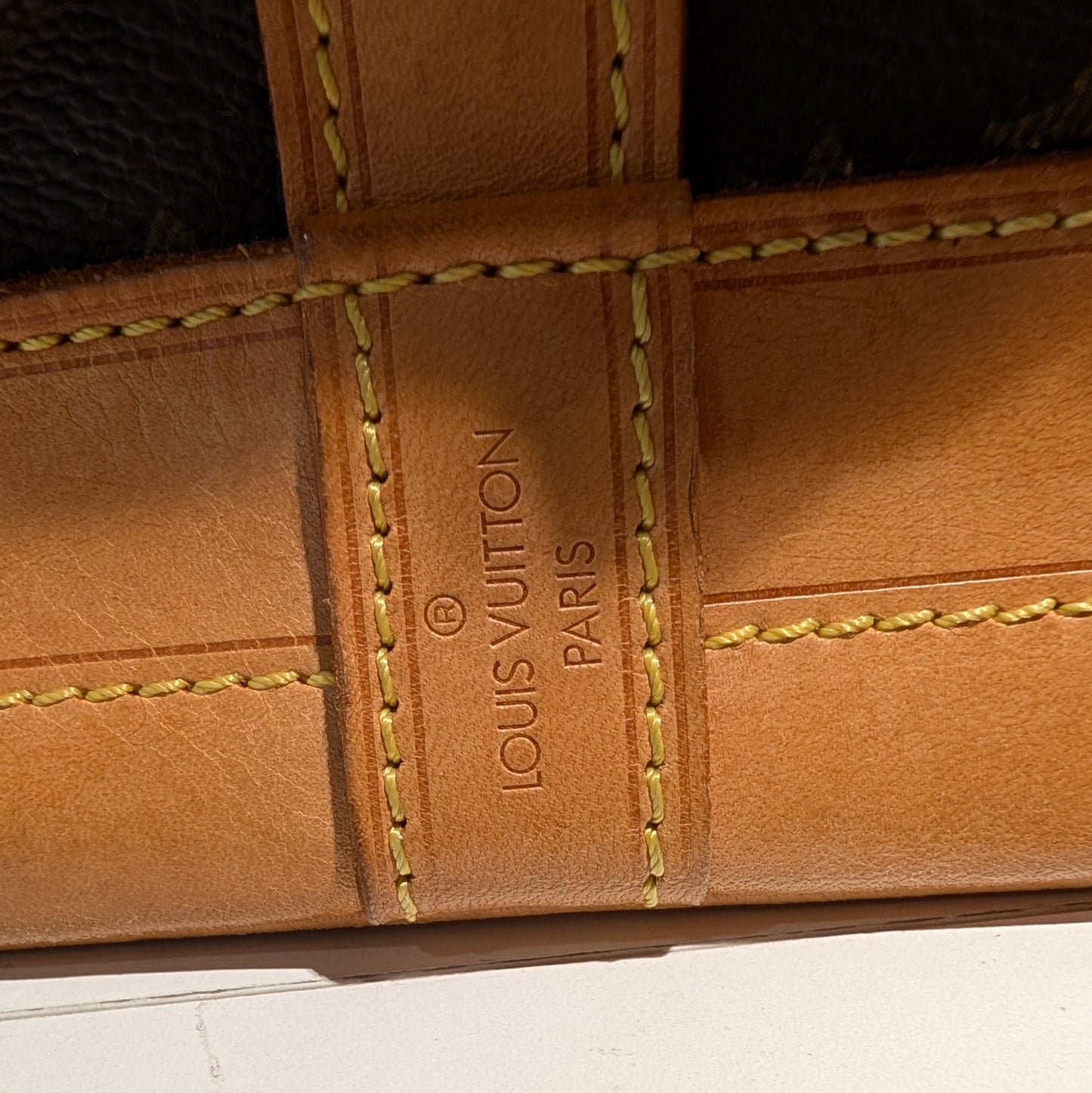 Sac seau Louis Vuitton Noé en cuir en Bon état général