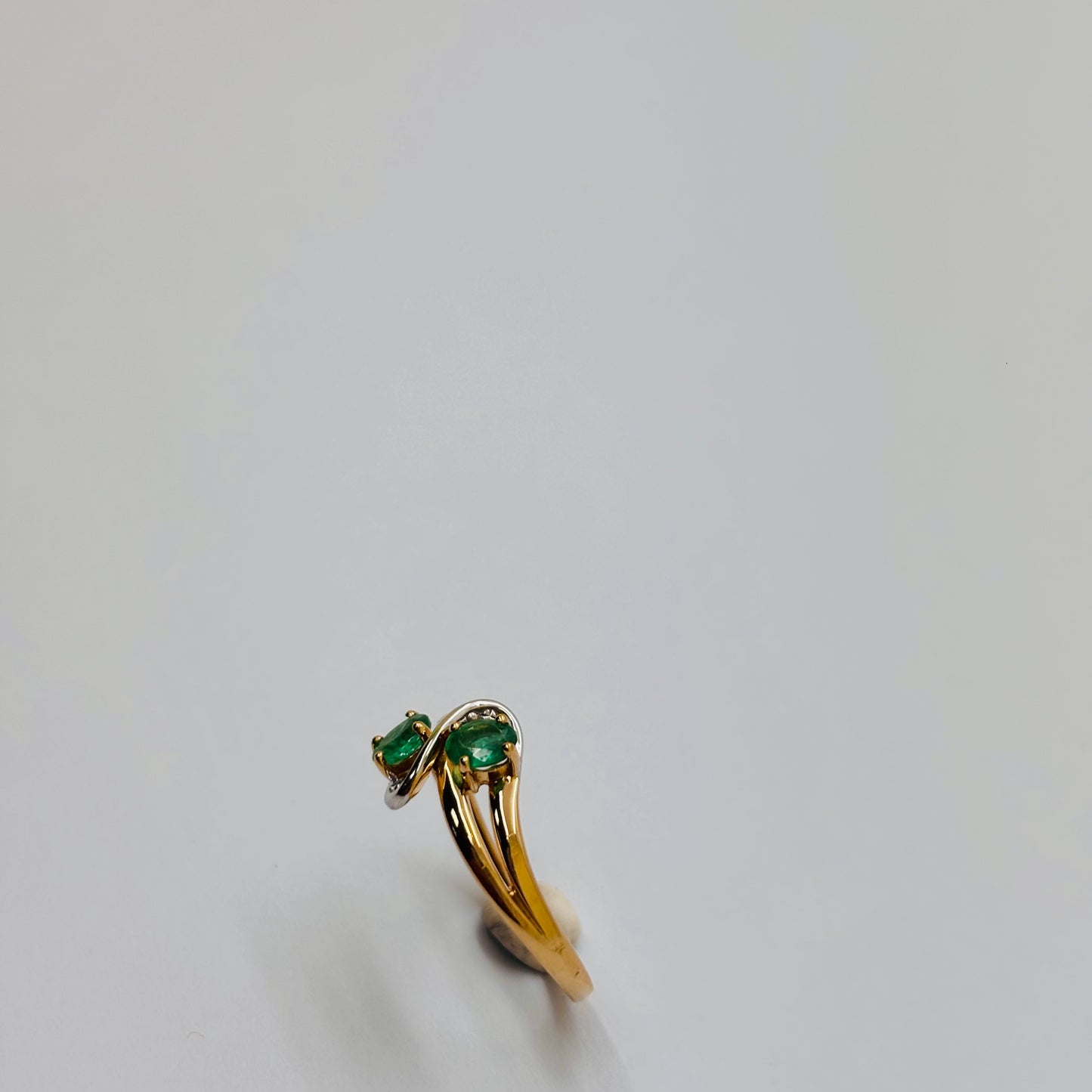 Bague en Or 18K avec 2 Émeraudes – T 53