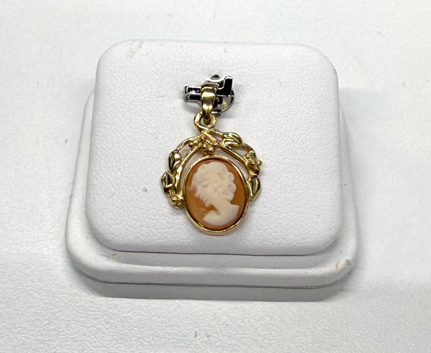 Pendentif Camée Or Jaune 18k visage femme