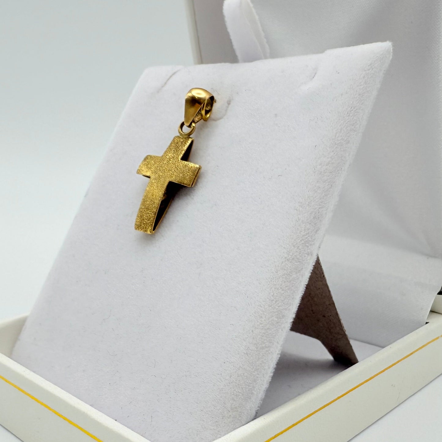 Pendentif Croix en Or Jaune 18K 1.97 Grs