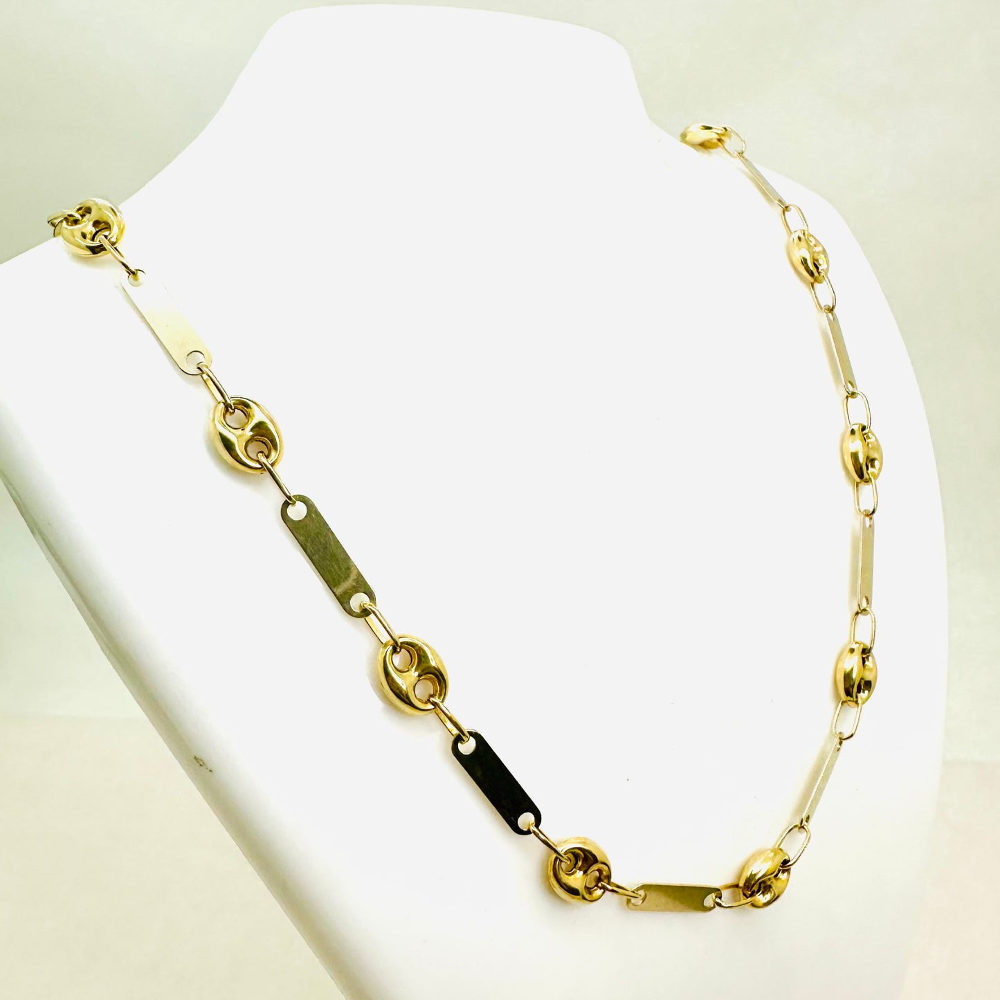 Collier or jaune