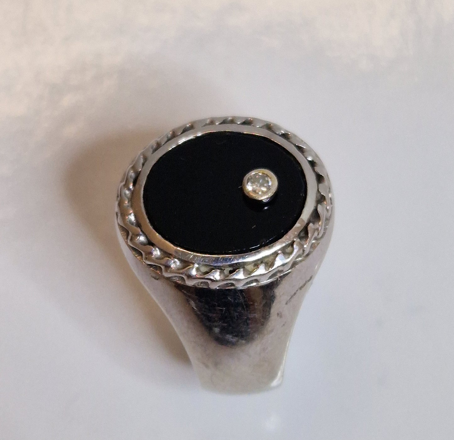 Chevalière homme en or 750 avec diamant et onyx