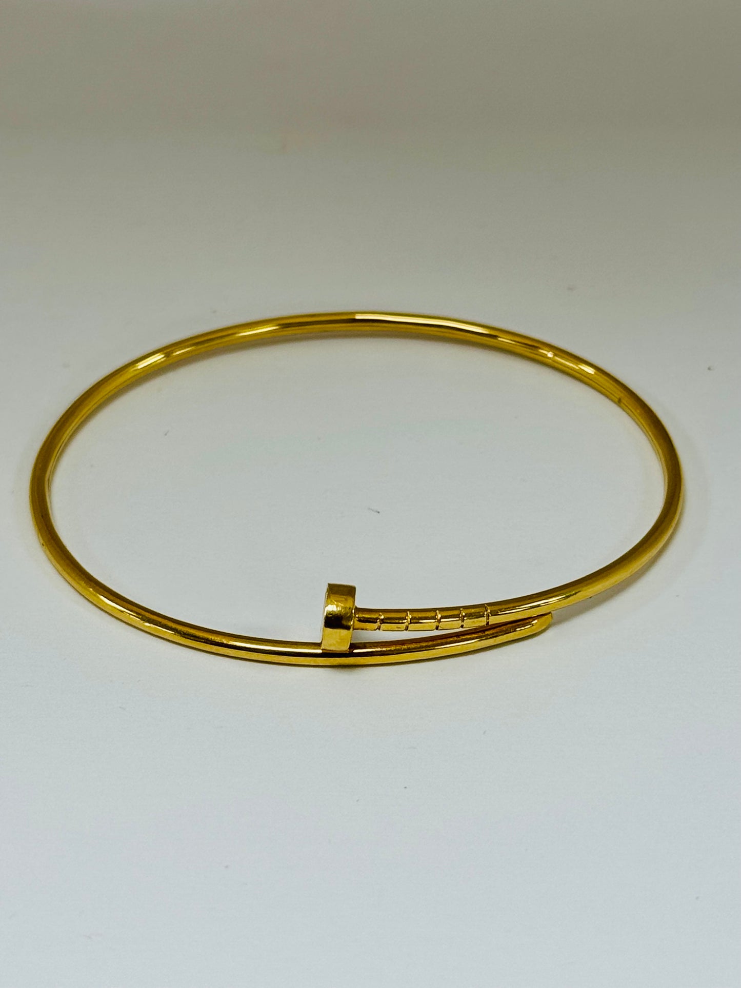 Bracelet clou en or jaune 18K 6.02 Grs