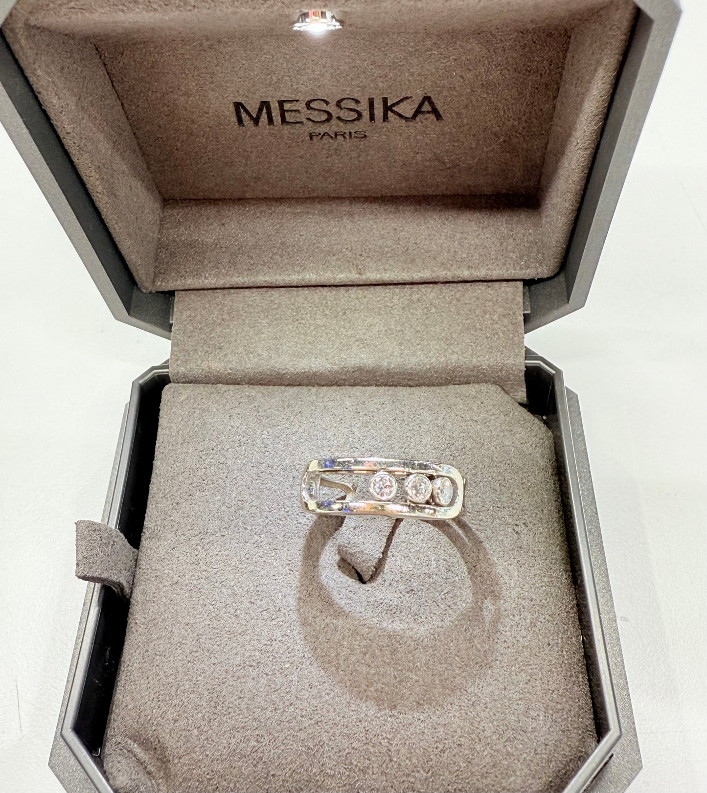 Bague Signée Or Blanc 18K avec Diamants MESSIKA 4.04 Grs - Taille 52