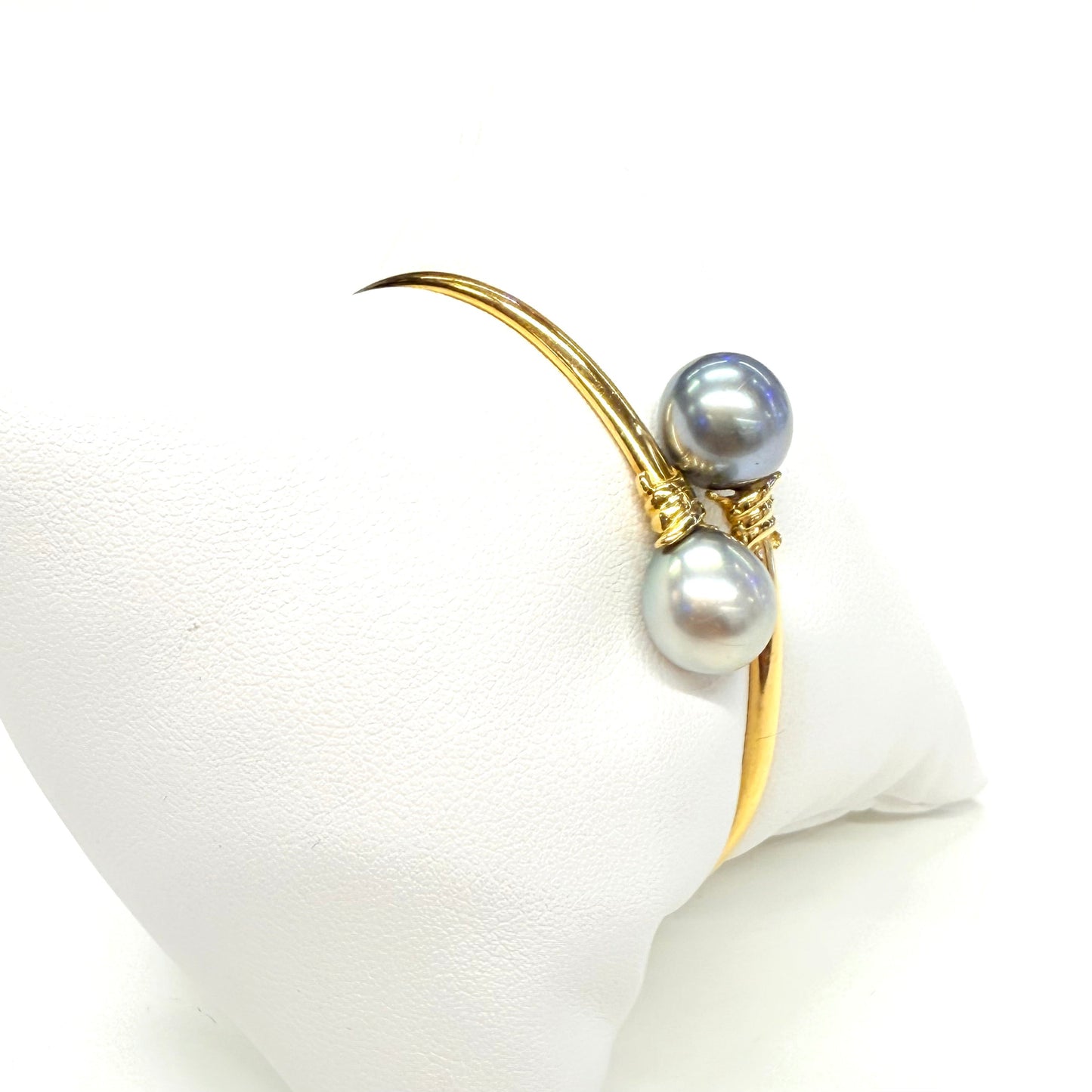 Bracelet jonc en or jaune 18K et perles de Tahiti - 9.20 Grs