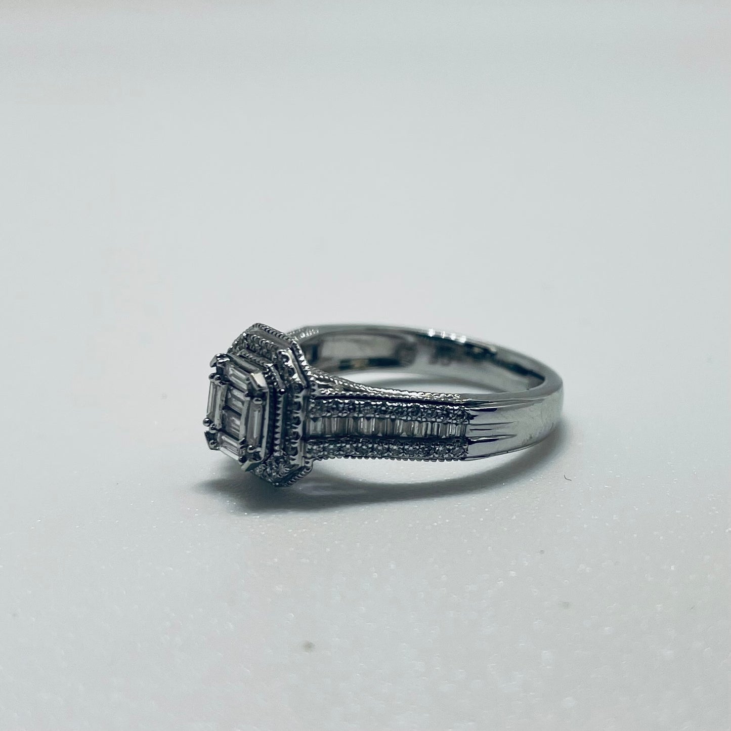Bague Solitaire Or Gris 18K avec Diamants 4.95 Grs - Taille 55