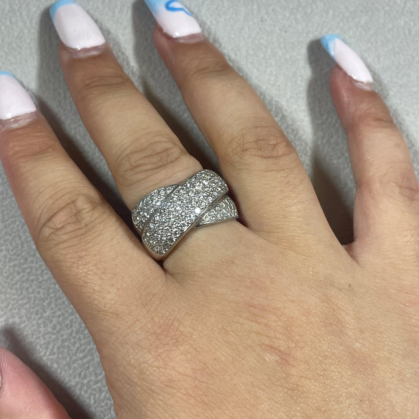 Bague Croisée en Or Blanc avec Diamants 18 Carats - 10.12 Grs