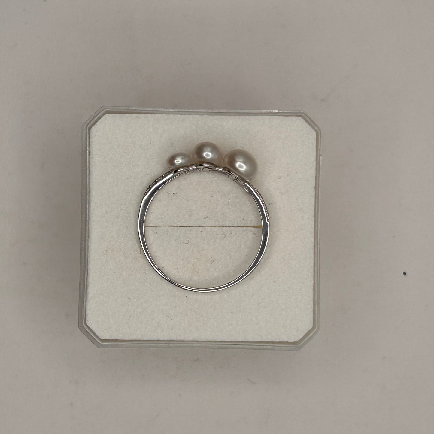 Bague en Or Blanc 18K avec Perles et Zirconiums