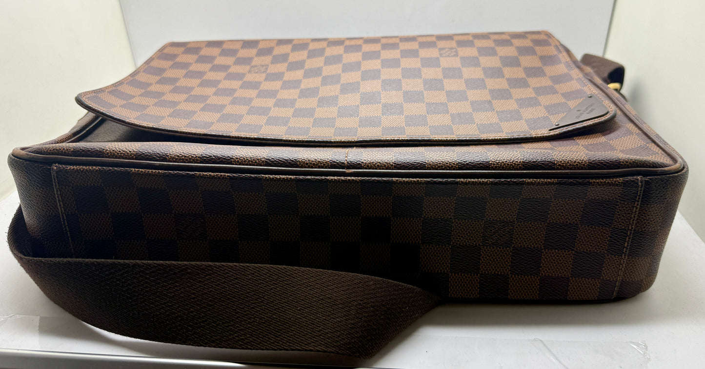 Sac à main Louis Vuitton Shelton MM en bon état