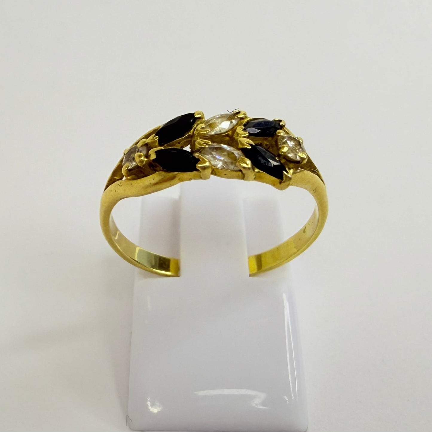 Bagues Or Jaune 18K avec Diamants et Saphir - 2.36 Grs