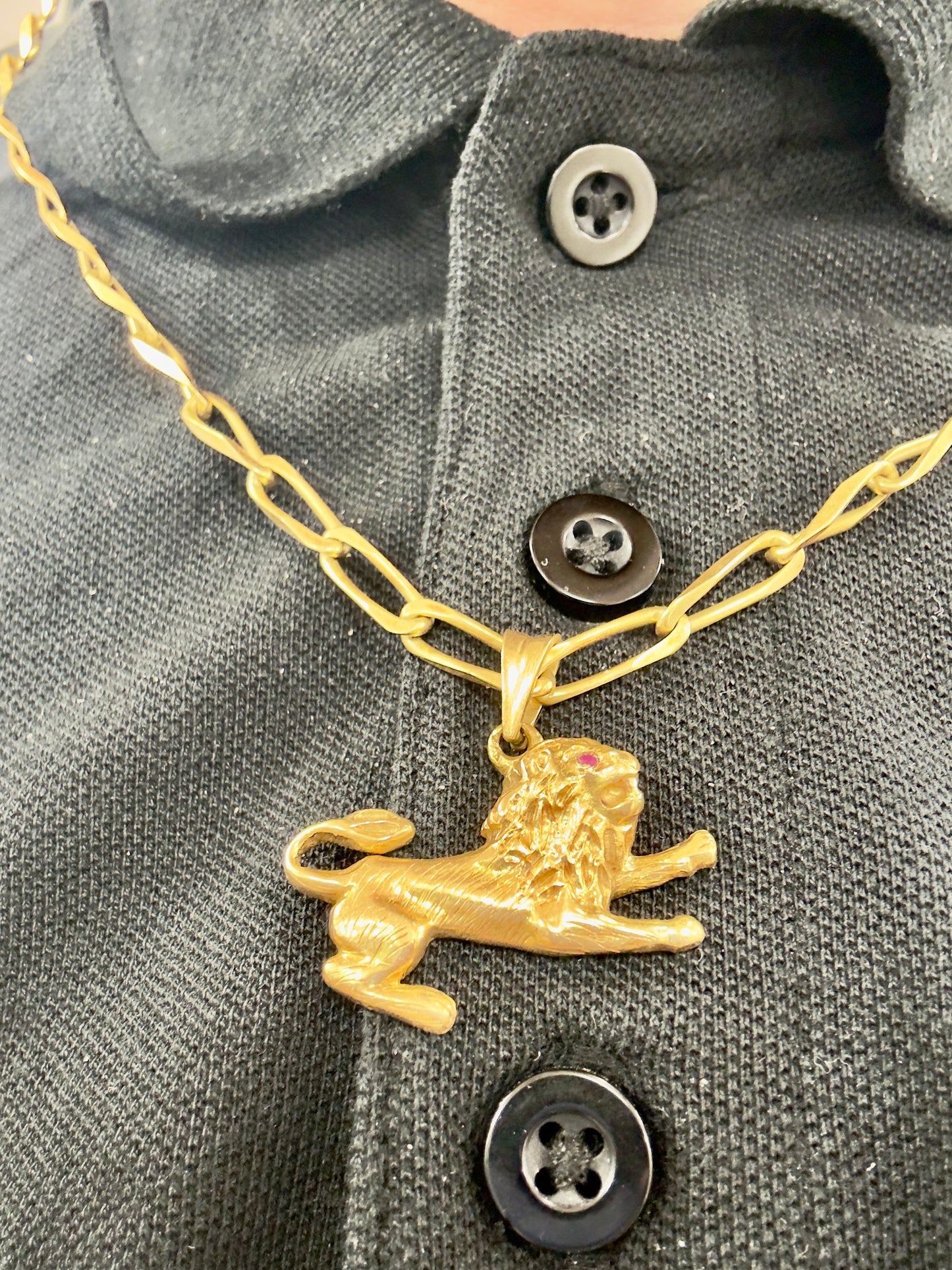 Pendentif lion en or jaune 18K avec oxyde de zirconium 14.32 Grs