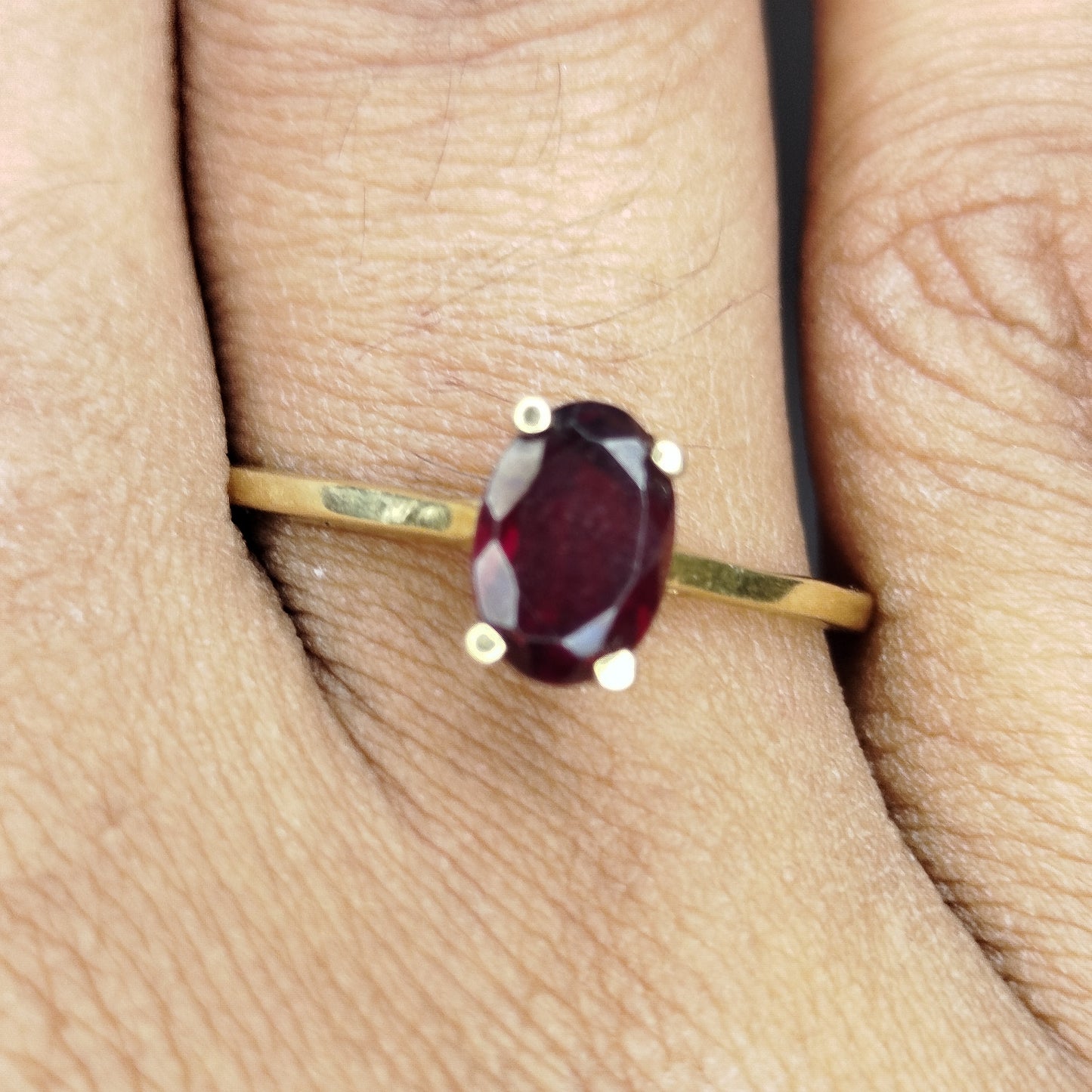 Bague en or jaune 18 carats avec grenat – T 58