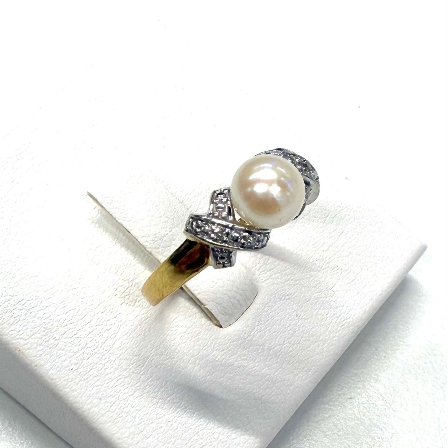 Bague perle d'eau douce et diamants en or 18k