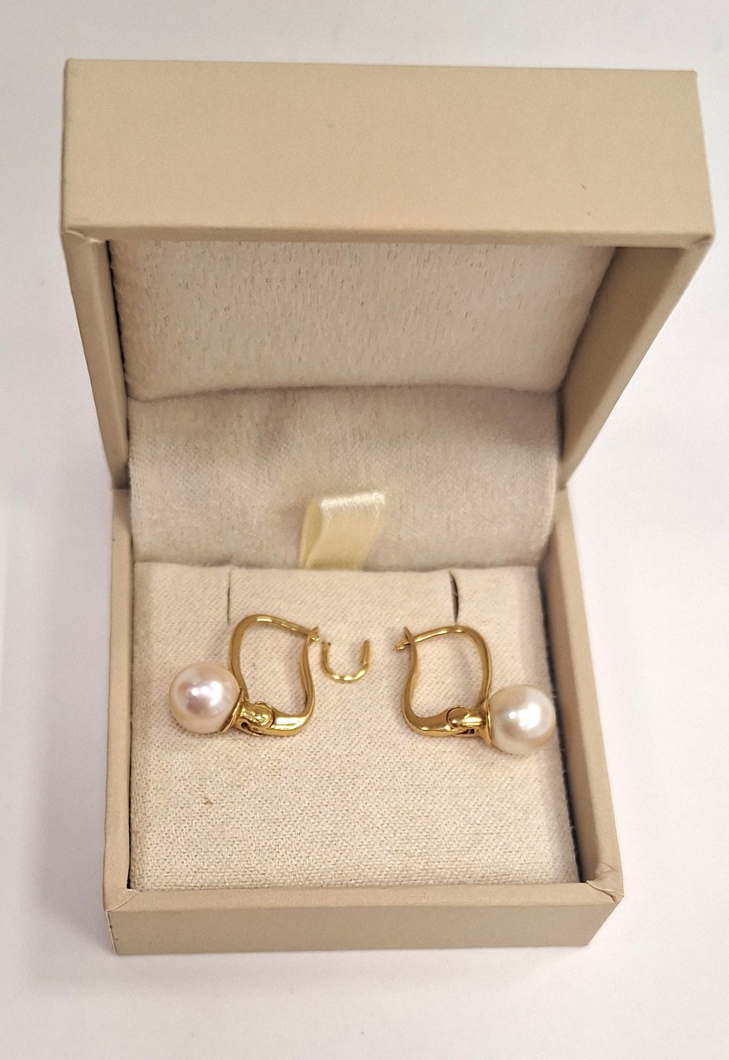 Boucles d'oreilles dormeuses en Or jaune 18Kavec perles