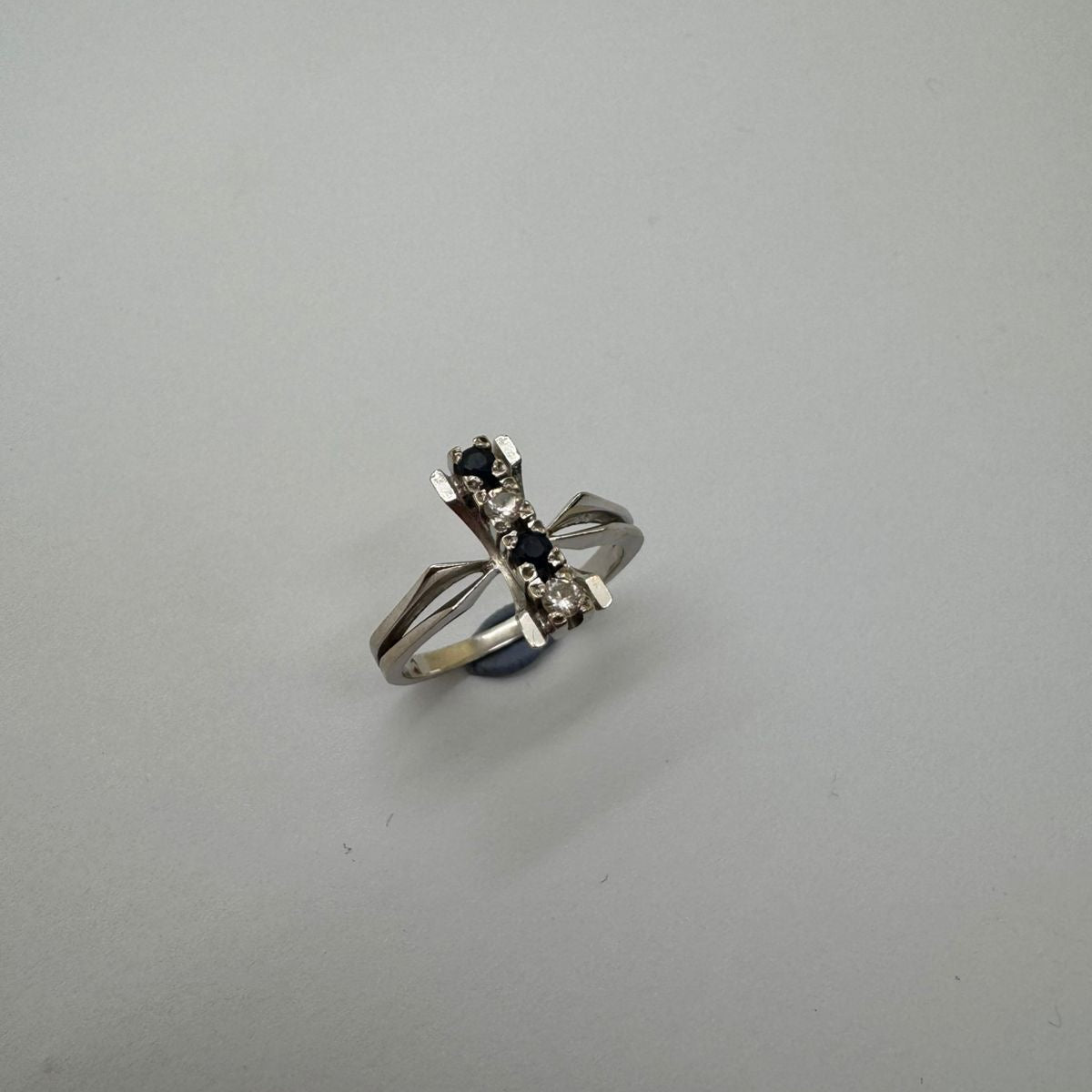 Bague en or blanc 18 carats avec zirconium et saphir – T 50,5