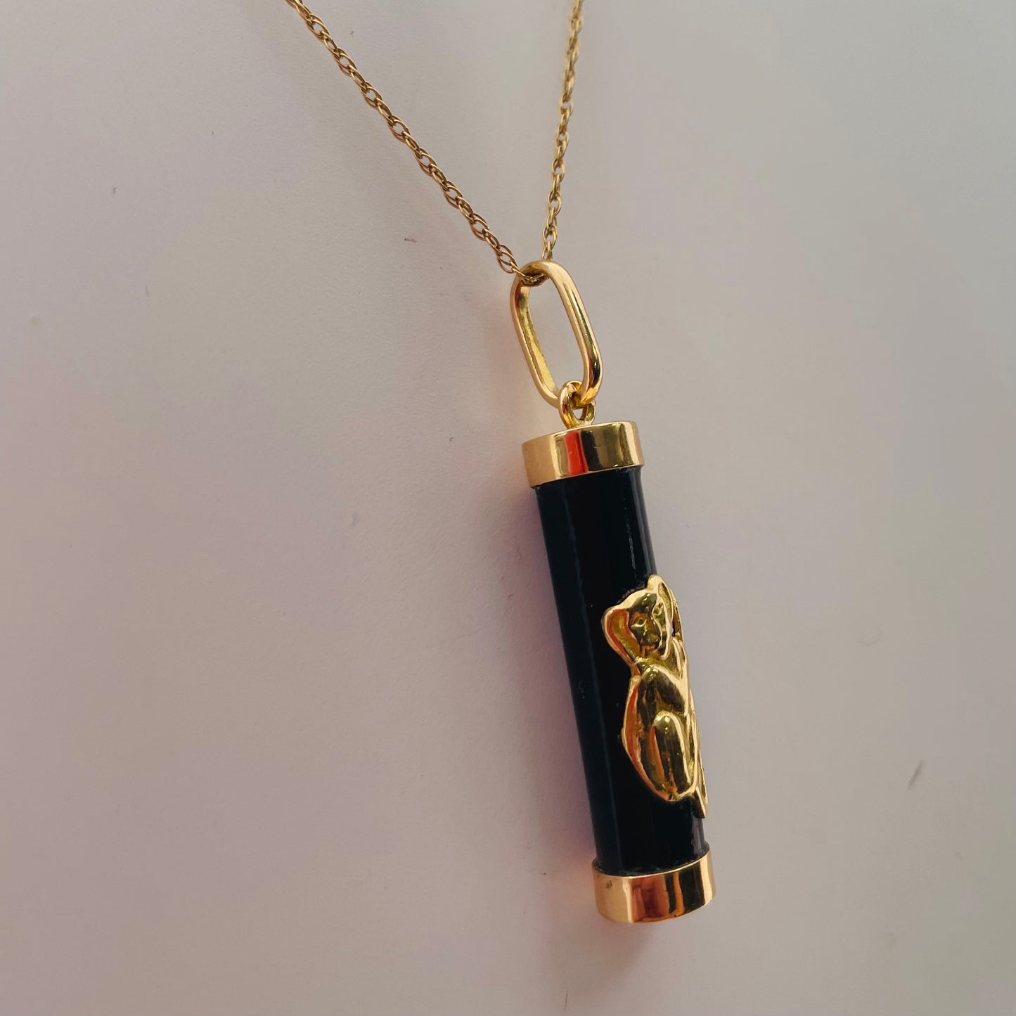 Pendentif Symbole Singe Or Jaune 18K avec Onyx