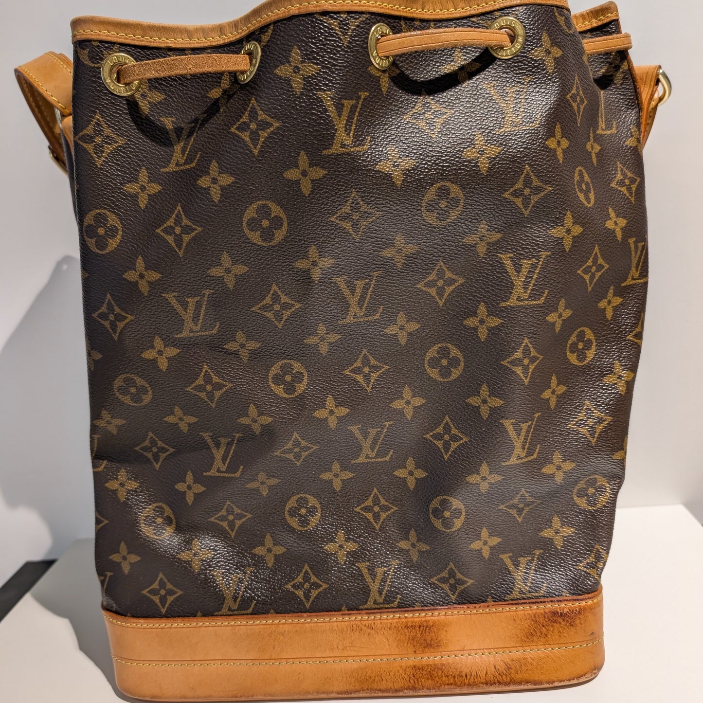 Sac seau Louis Vuitton Noé en cuir en Bon état général