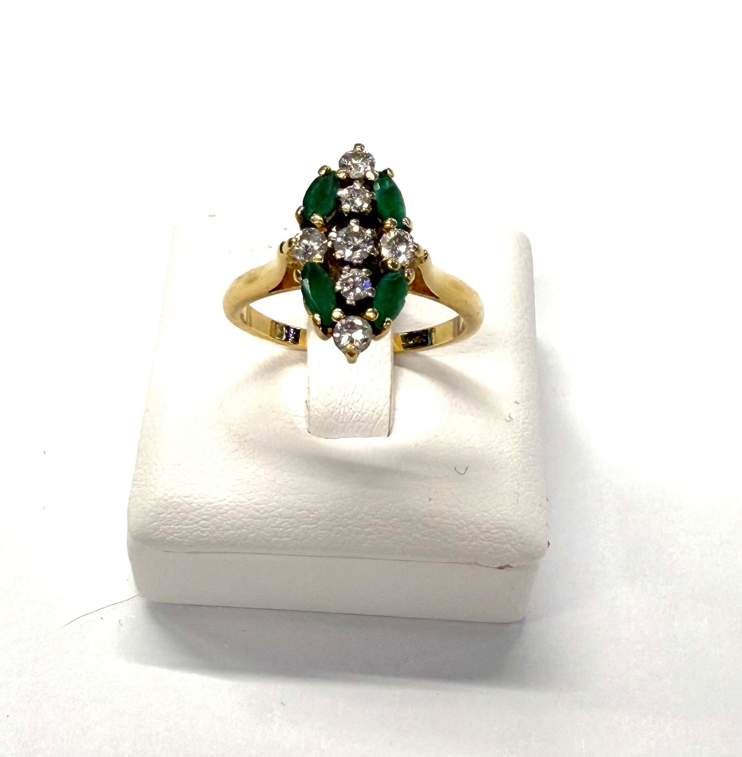 Bague en Or jaune 18k avec diamants et émeraudes