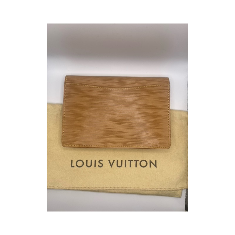 Pochette Louis Vuitton Montaigne en cuir épi noir
