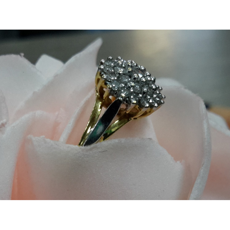 Tr s belle bague  fleur en Or blanc 18k avec  diamants