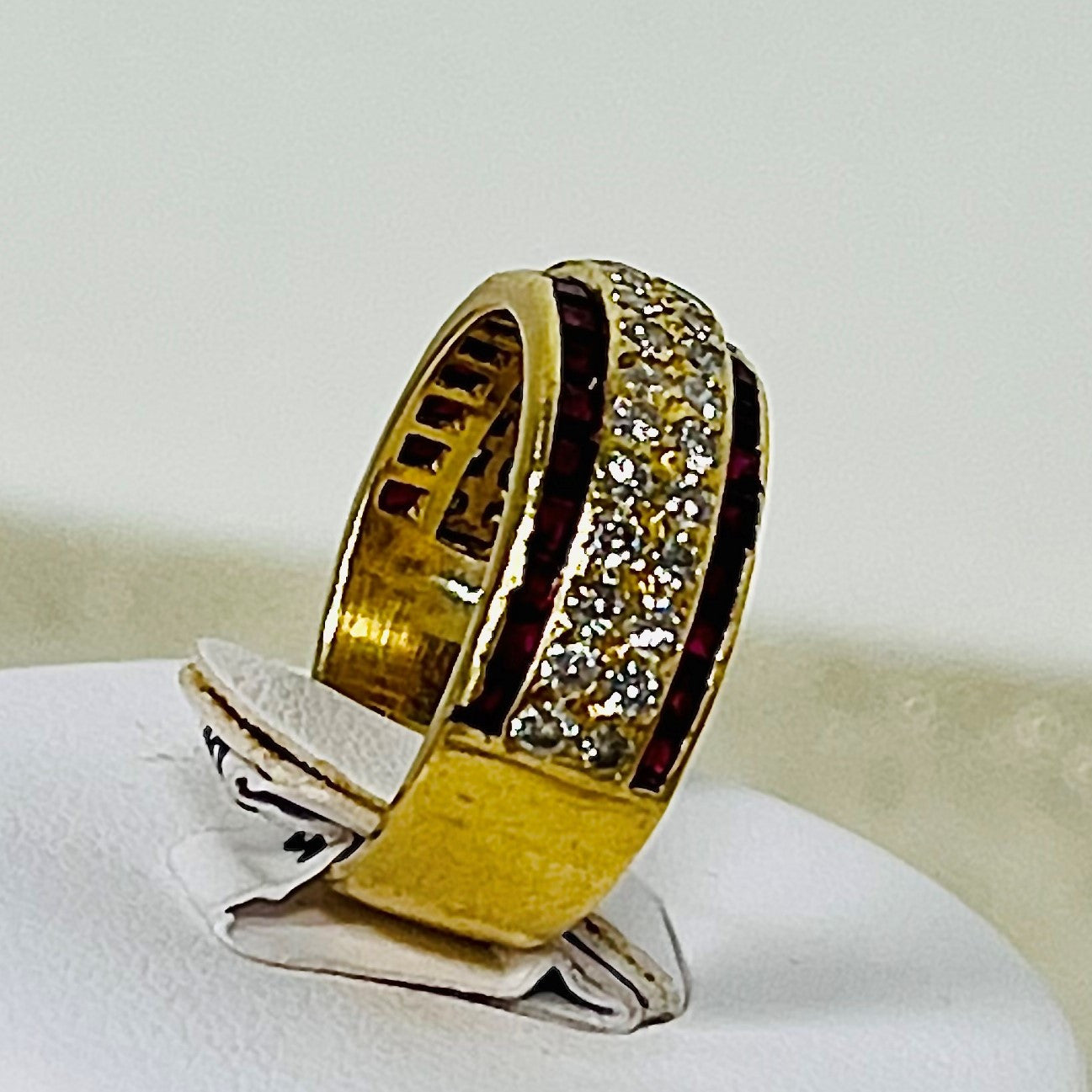 Bague Or Jaune avec Rubis et Diamants