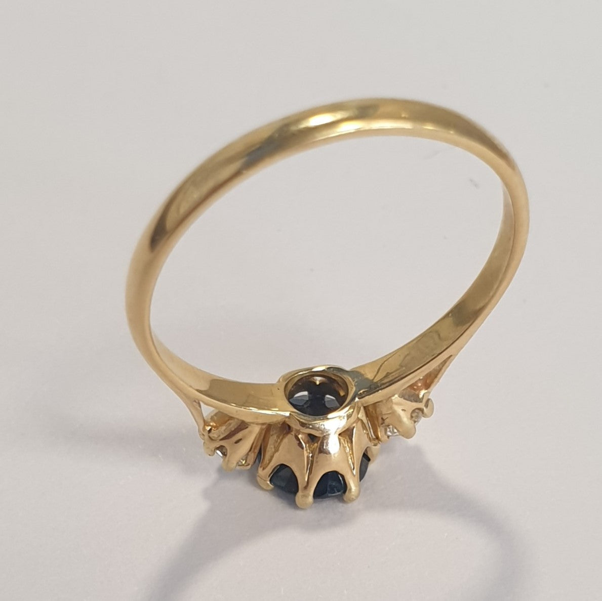 Bague Or Jaune avec Saphir et Diamants