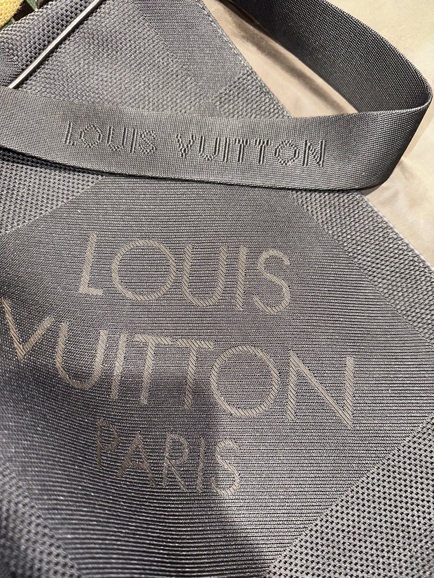 Sacoche Louis Vuitton Black Damier Geant Terre Messenger Noir