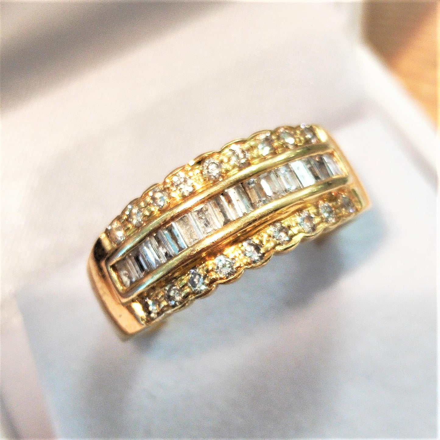 Bague en Or jaune ornée de 13 Diamants 0.82cts