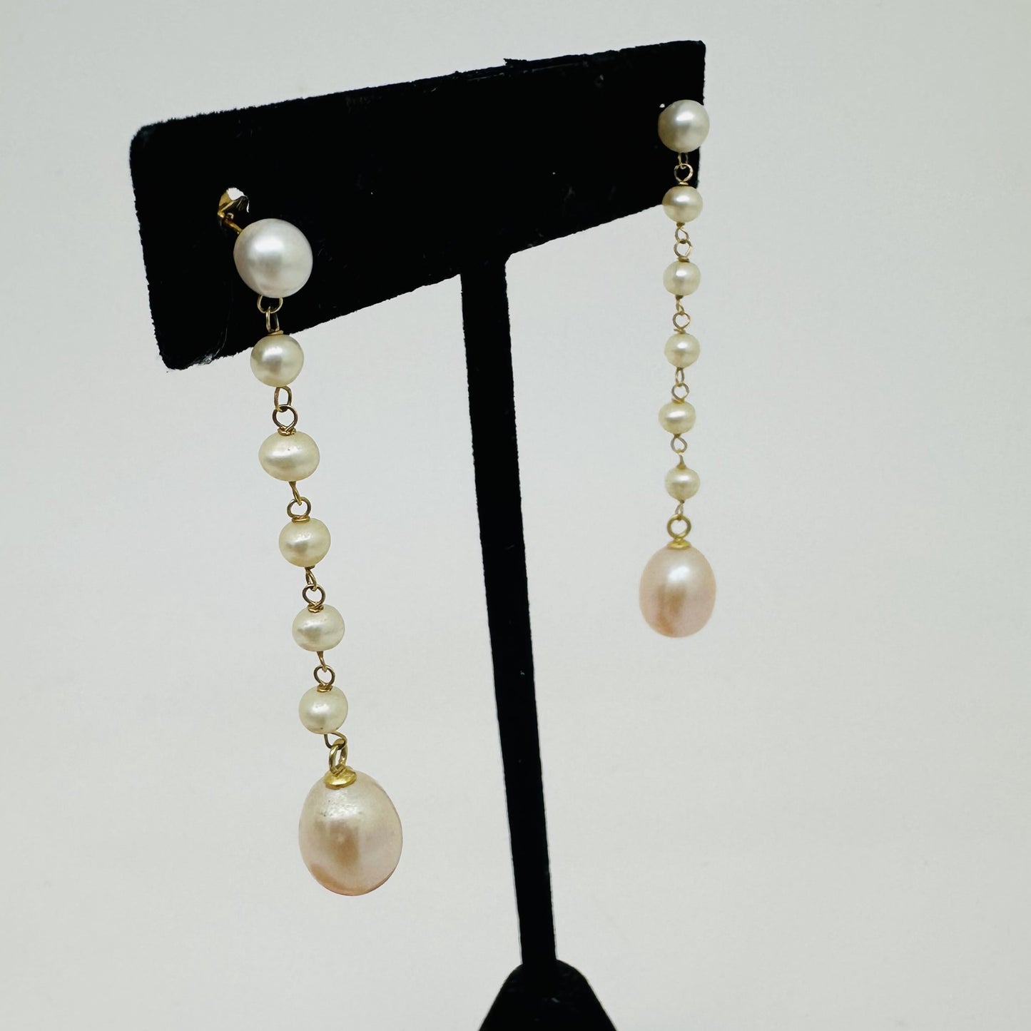 Boucles Pendantes avec Perles Blanches