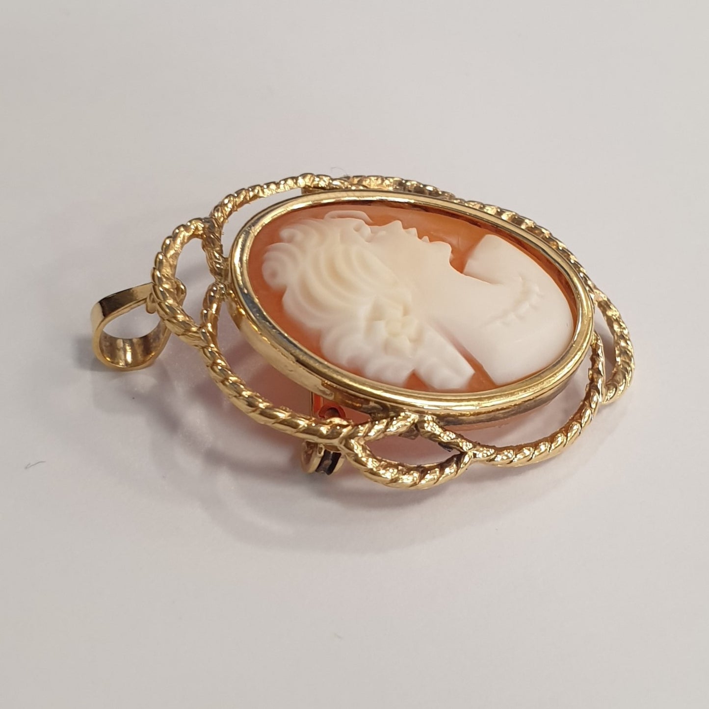 Pendentif/ Broche Or avec Camée