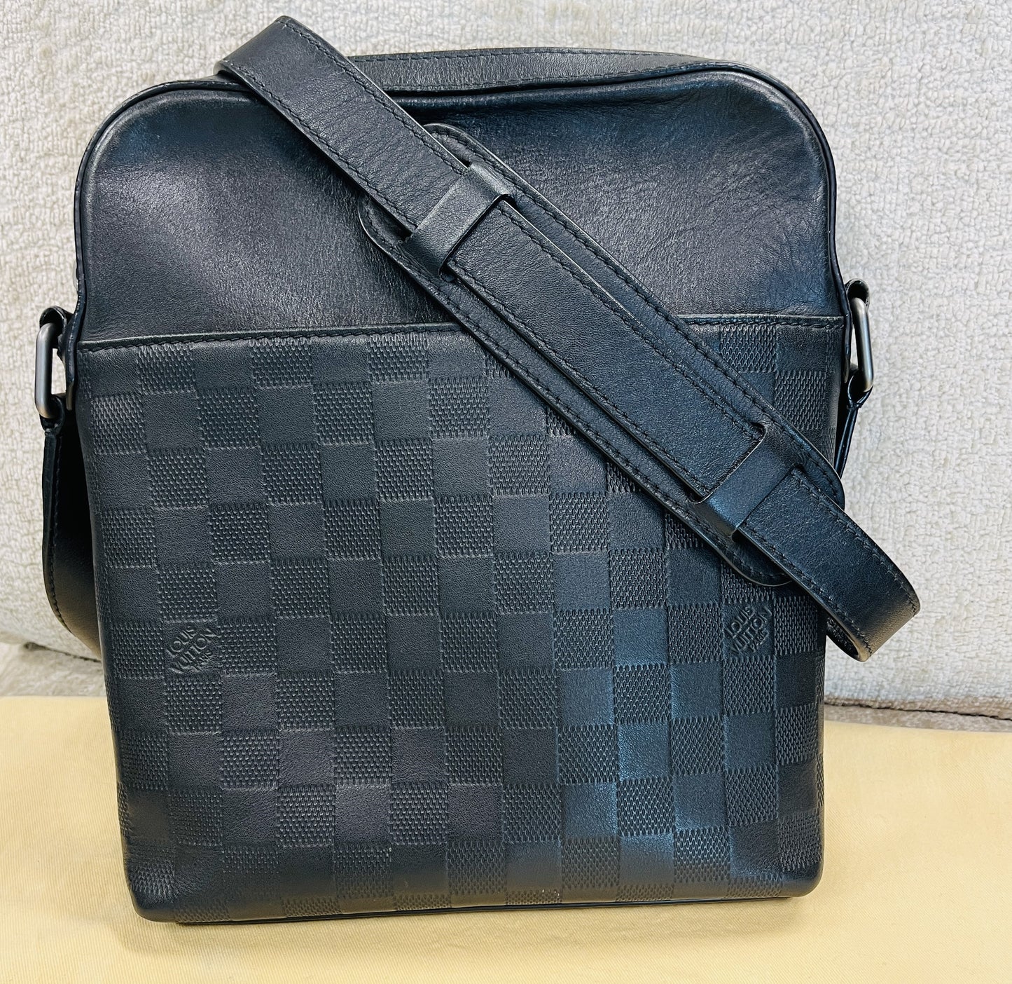 Pochette Louis Vuitton District Infini