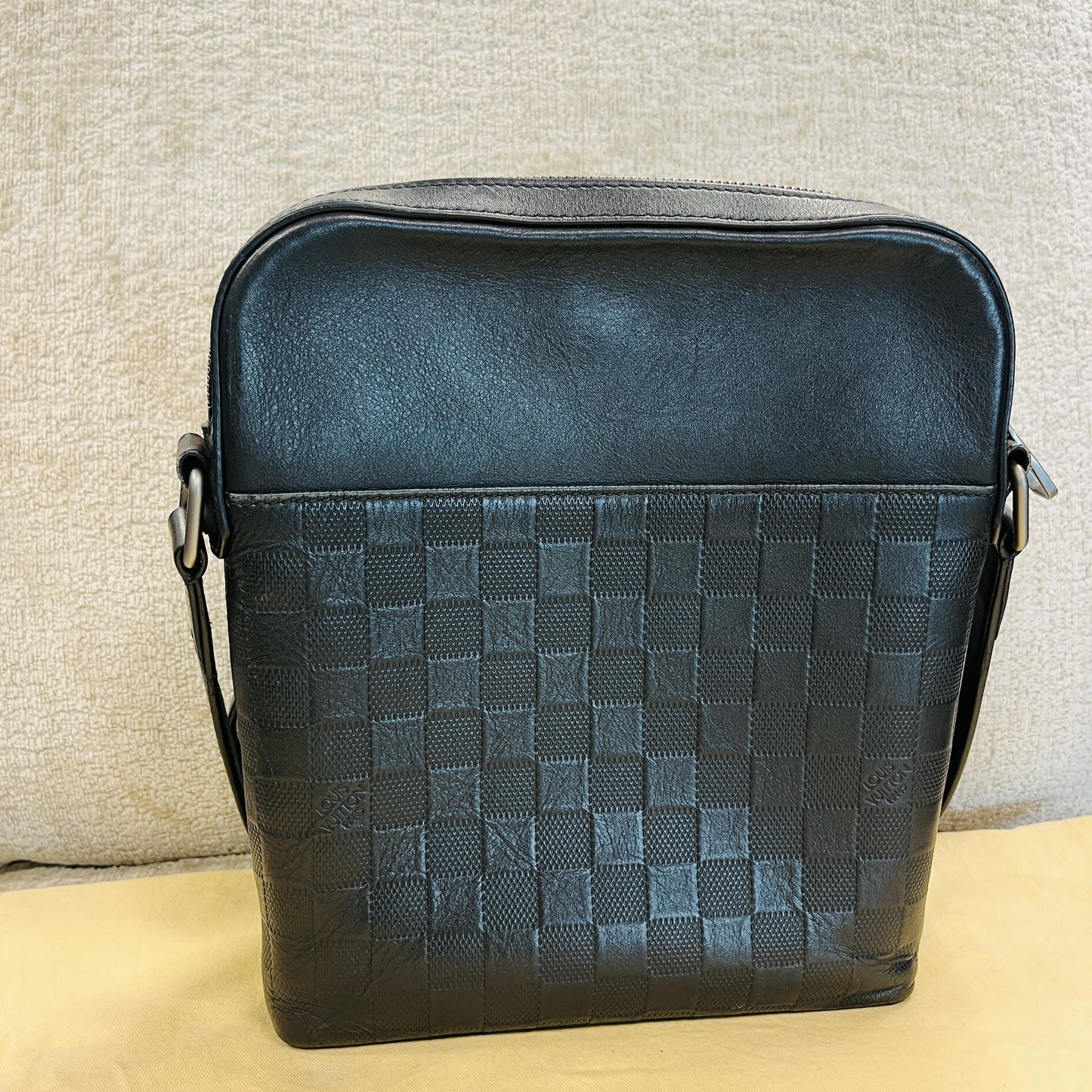 Pochette Louis Vuitton District Infini