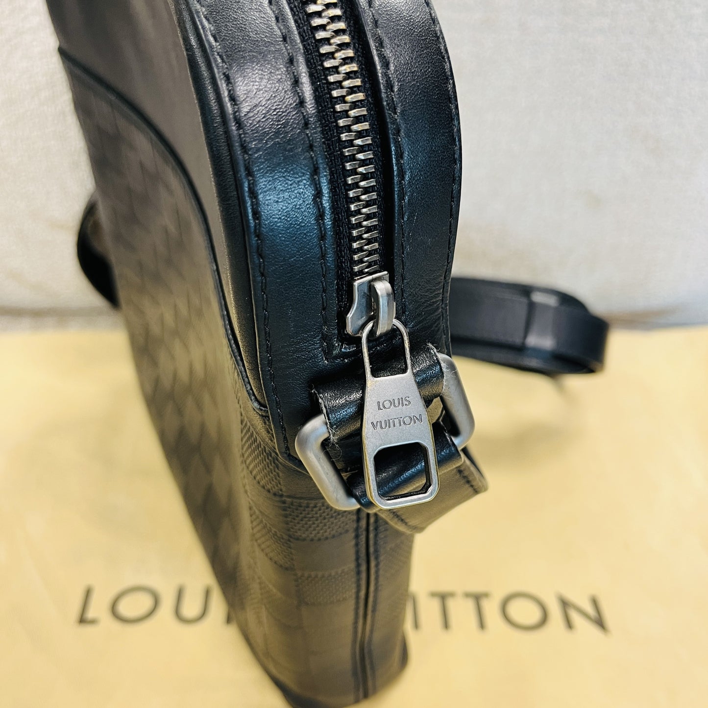 Pochette Louis Vuitton District Infini