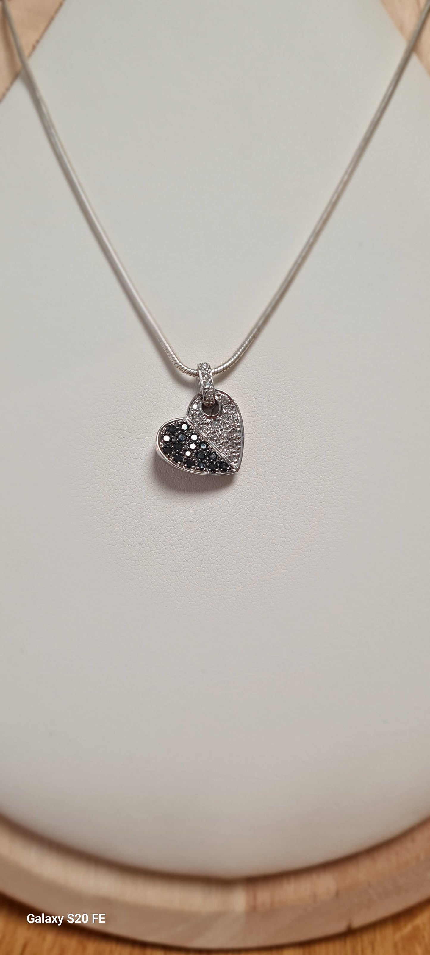 Pendentif Coeur Diamants noirs et Blancs