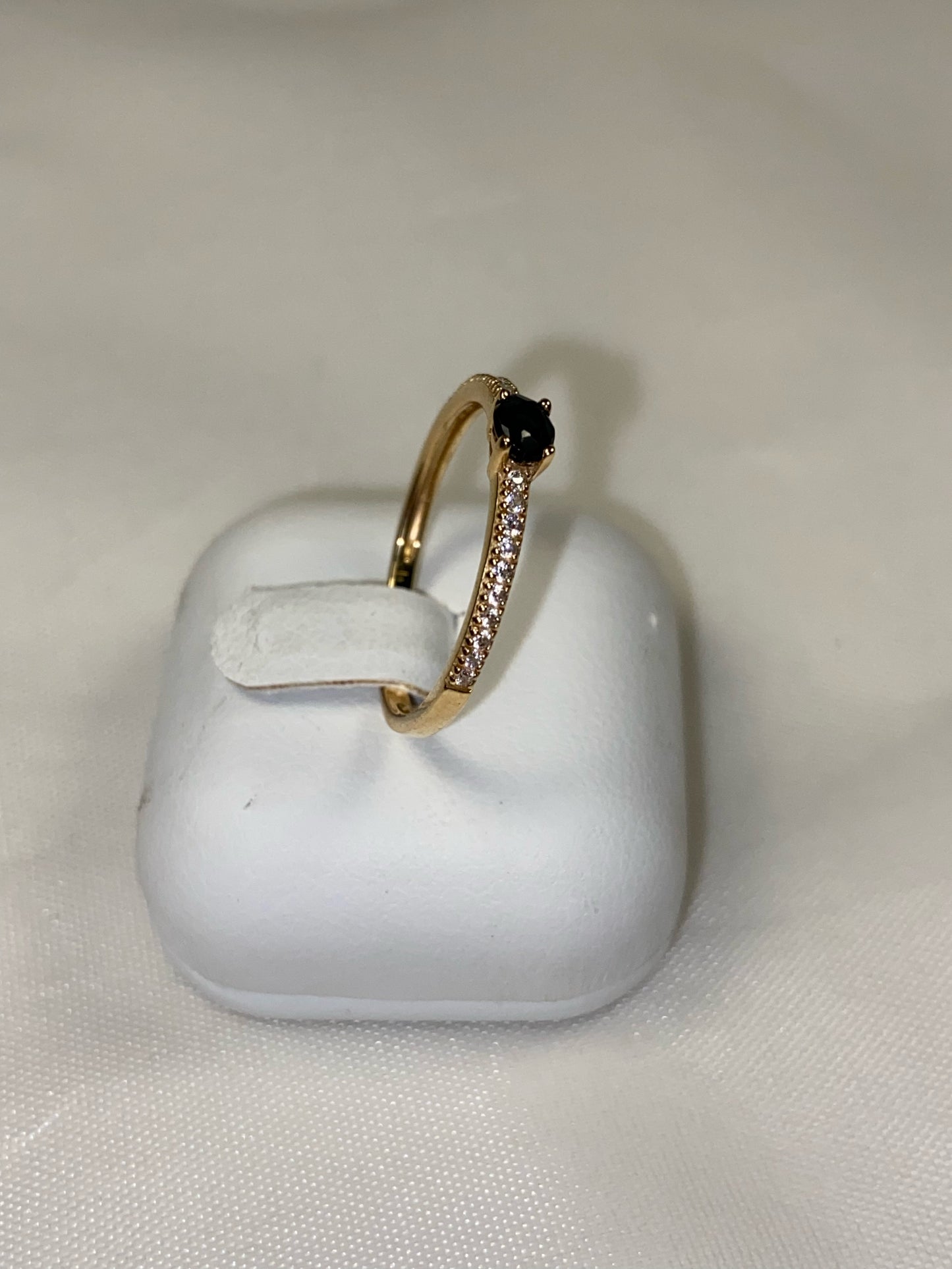 Bague empierrée avec 1 saphir T.52