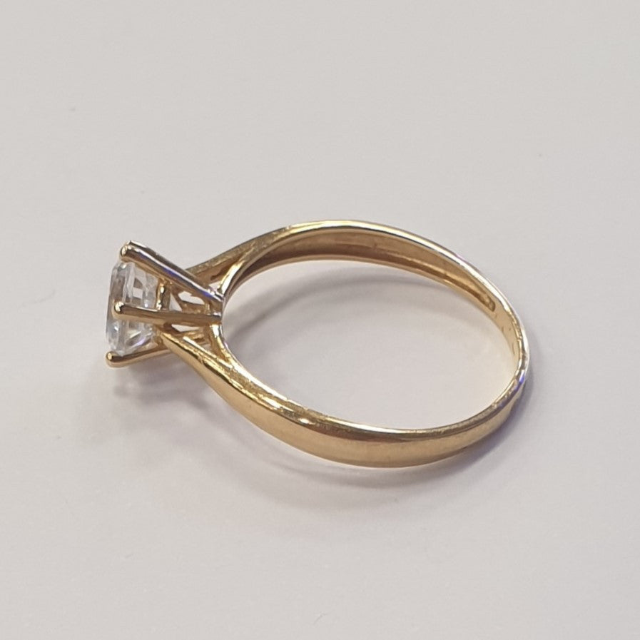 Bague Or avec Oxyde Solitaire