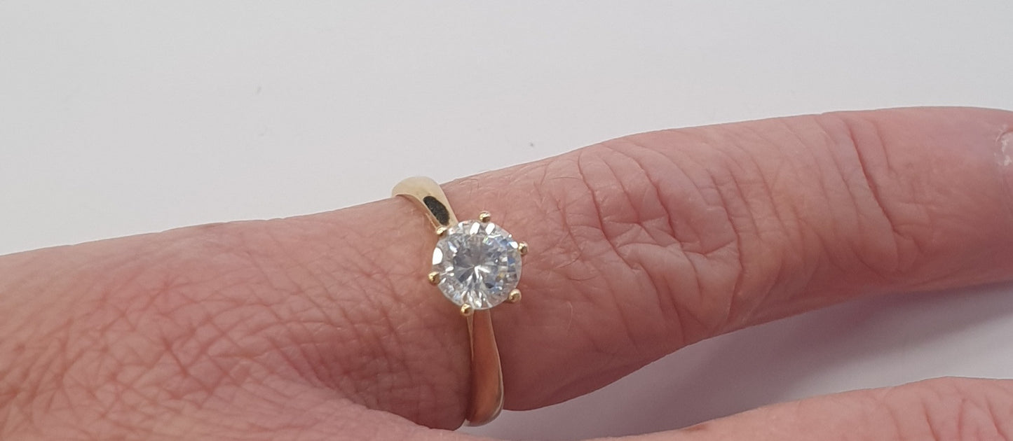 Bague Or avec Oxyde Solitaire